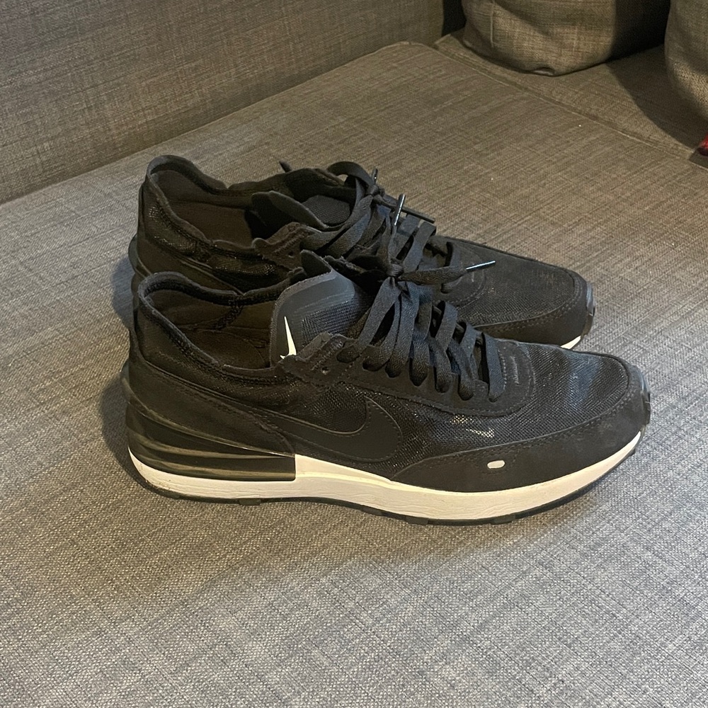 Nike Men's Black and White Sneakers